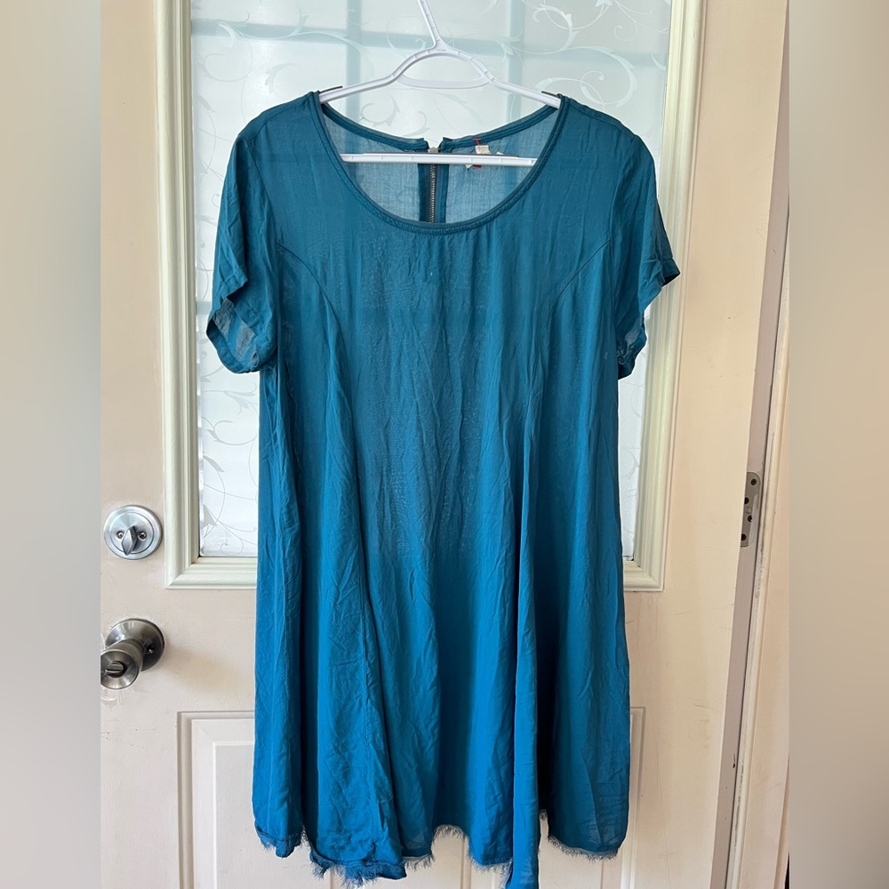 Silence+Noise teal short sleeve round neck, exposed 1/4 back zip rayon dress L.
